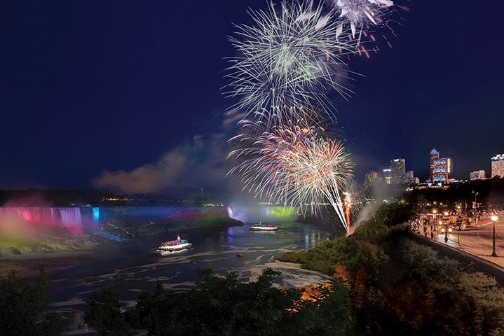 Fiesta cívica en las cataratas del Niágara