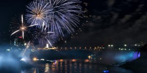Feuerwerk an den Niagarafällen