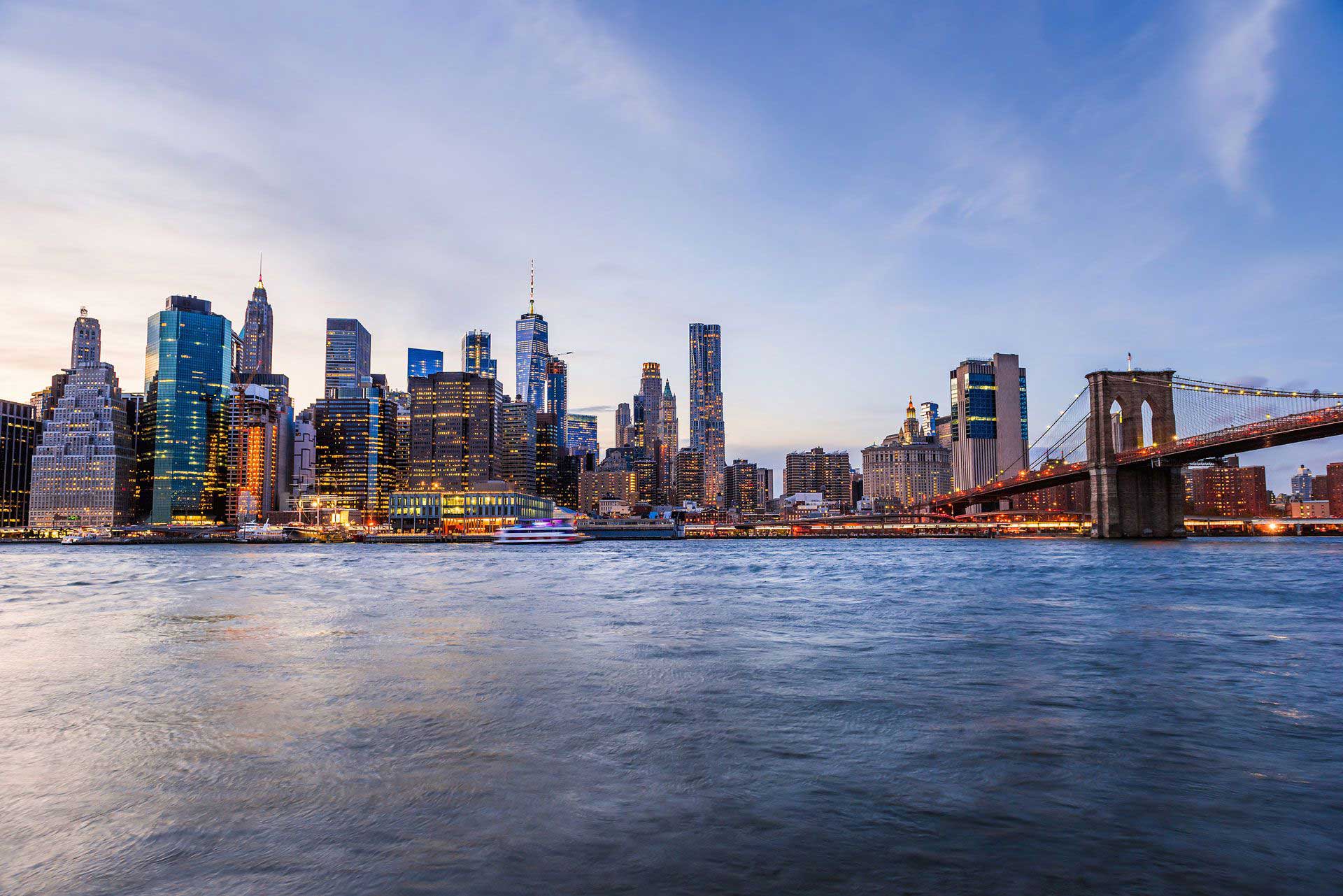 New York Citys skyline fra vandet