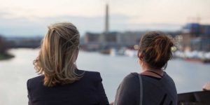 दो महिलाओं के साथ वाशिंगटन डीसी दर्शनीय स्थलों का भ्रमण