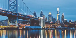 Philadelphia pada waktu malam dengan jambatan dan pemandangan bandar.