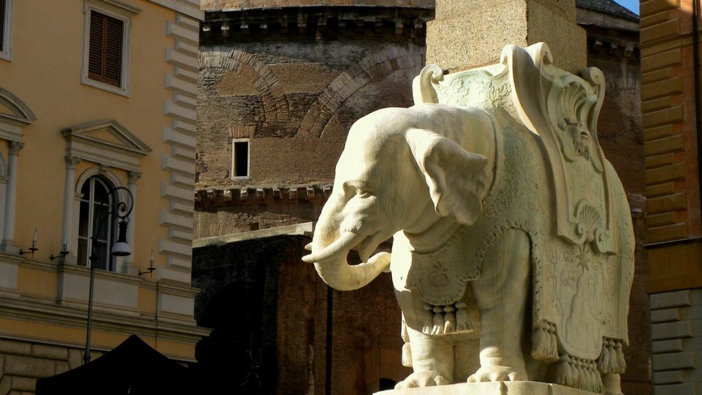 Слон Бернини на площади Пьяцца делла Минерва