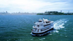 Bucht von San Francisco mit Alcatraz im Hintergrund