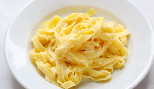 Un piatto di Fettuccine Alfredo