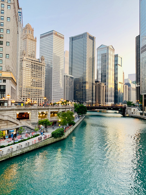 Chicago bar on the water