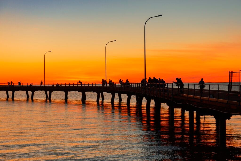 澳大利亚德比，日落时分的一个栈桥