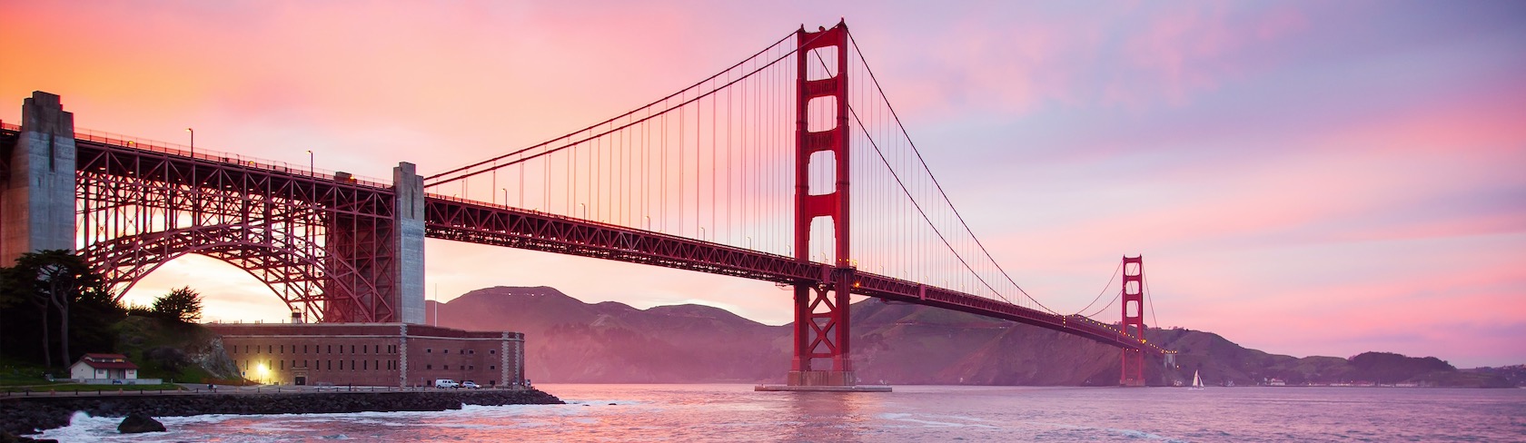Jambatan Pintu Emas San Francisco pada waktu matahari terbenam