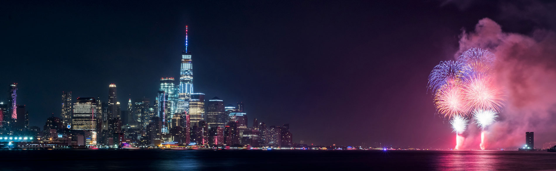 Skyline dei fuochi d'artificio di New York