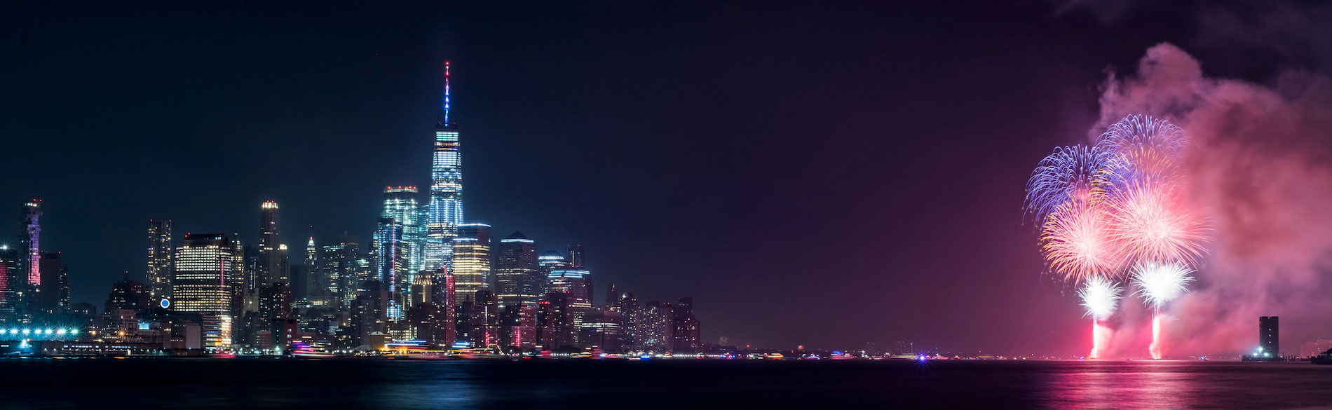 Horizonte de los fuegos artificiales de la ciudad de Nueva York