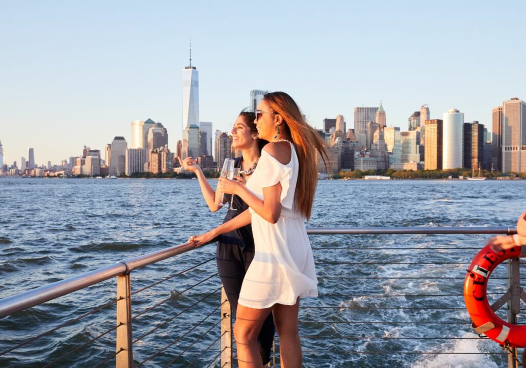برنتش في مدينة نيويورك على متن قارب