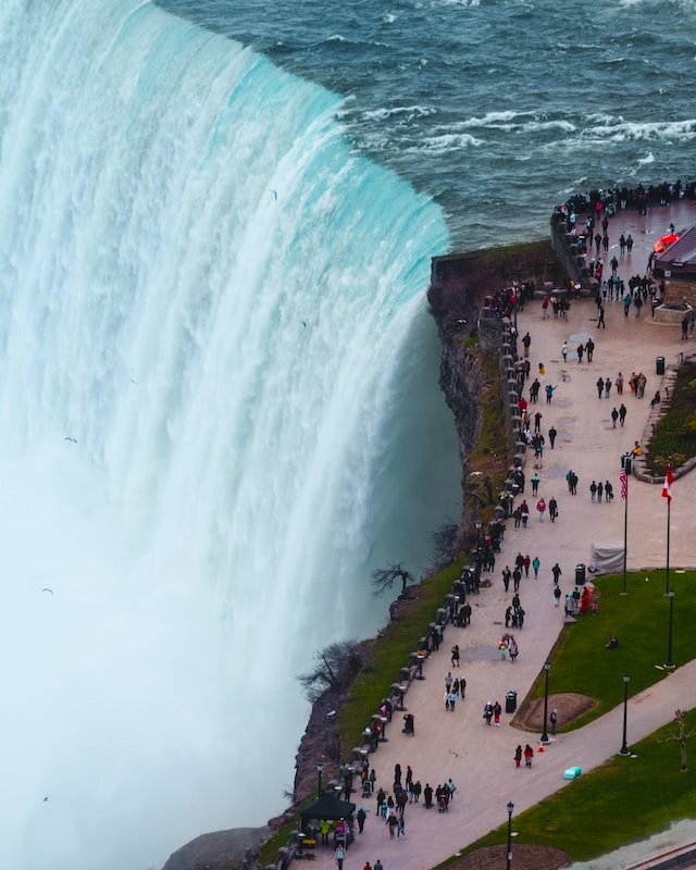 Niagara Falls with people standing at the rim