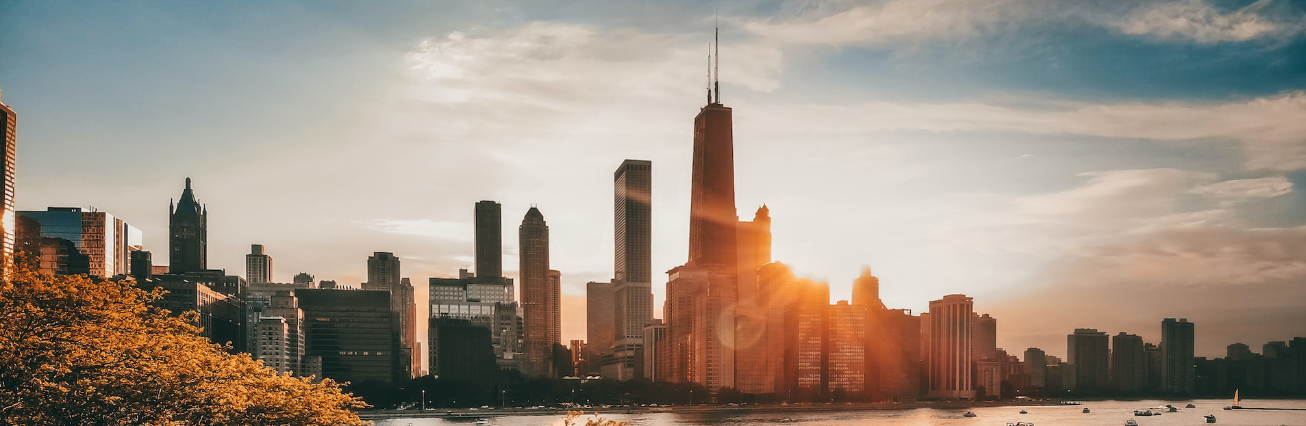 夕阳下的芝加哥天际线