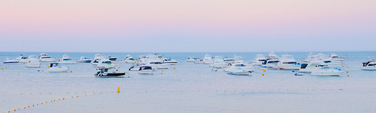 Både fortøjet ud for kysten Rottnest Australien 