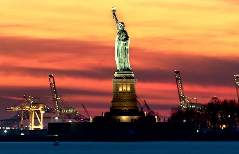 自由女神像紐約市日落