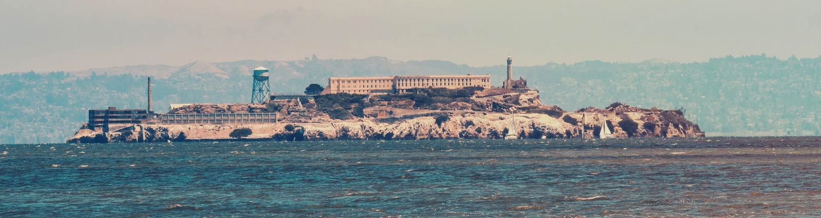 Alcatraz von der Küste aus