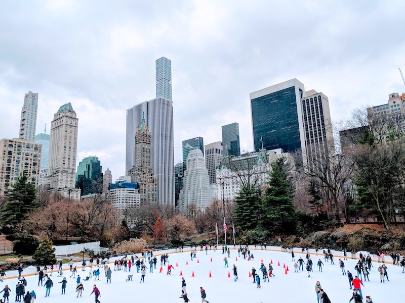 Катание на коньках в Центральном парке Нью-Йорка