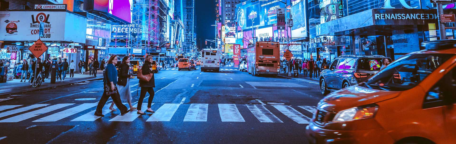Nueva York Times Square personas en el paso de peatones