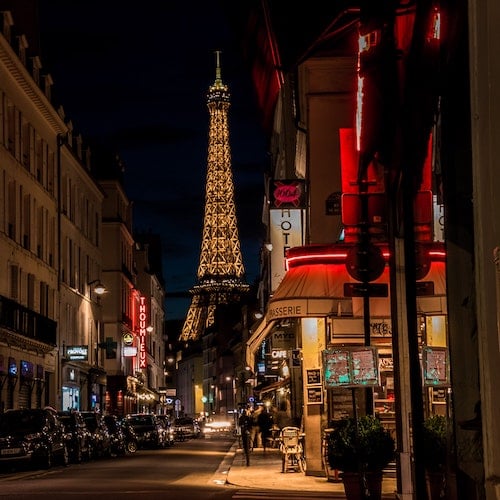 Calle de París de noche