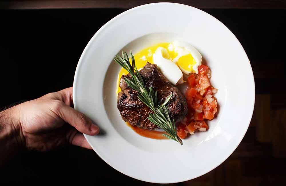 filete y huevos