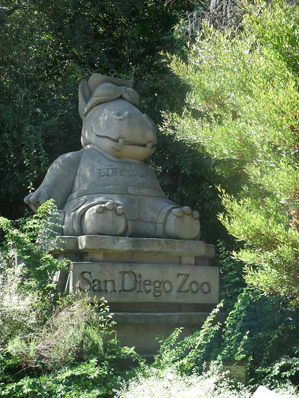 estátua hipopótamo no jardim zoológico de san diego