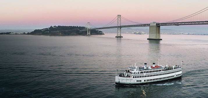 Du thuyền thành phố ở Vịnh San Francisco