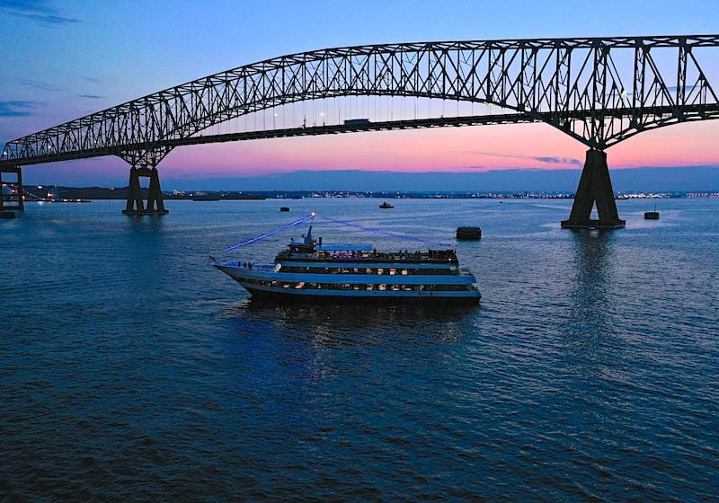 Baltimore City Cruises Schiff