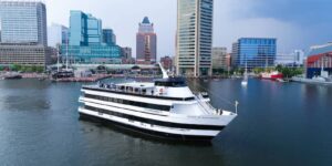 Baltimore City Cruises schip vanuit de lucht gezien