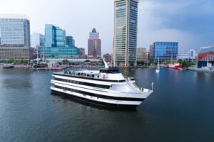 Vue aérienne du navire Baltimore City Cruises