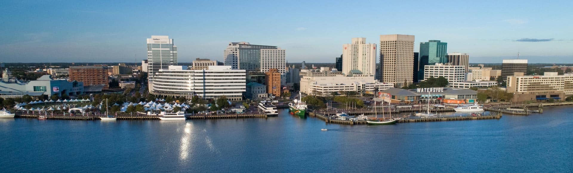 Vista da linha do horizonte de Norfolk Virginia