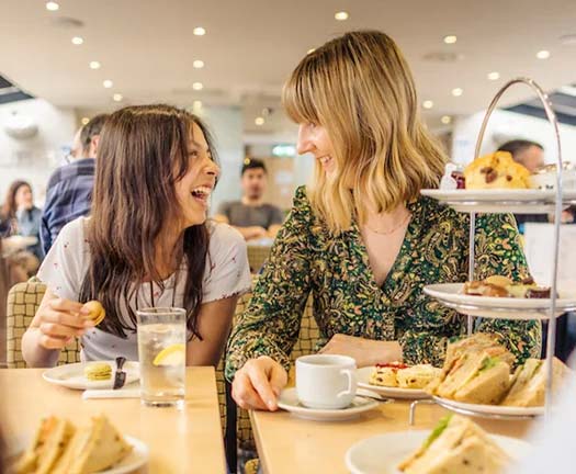 Mother and daughter London tea cruise