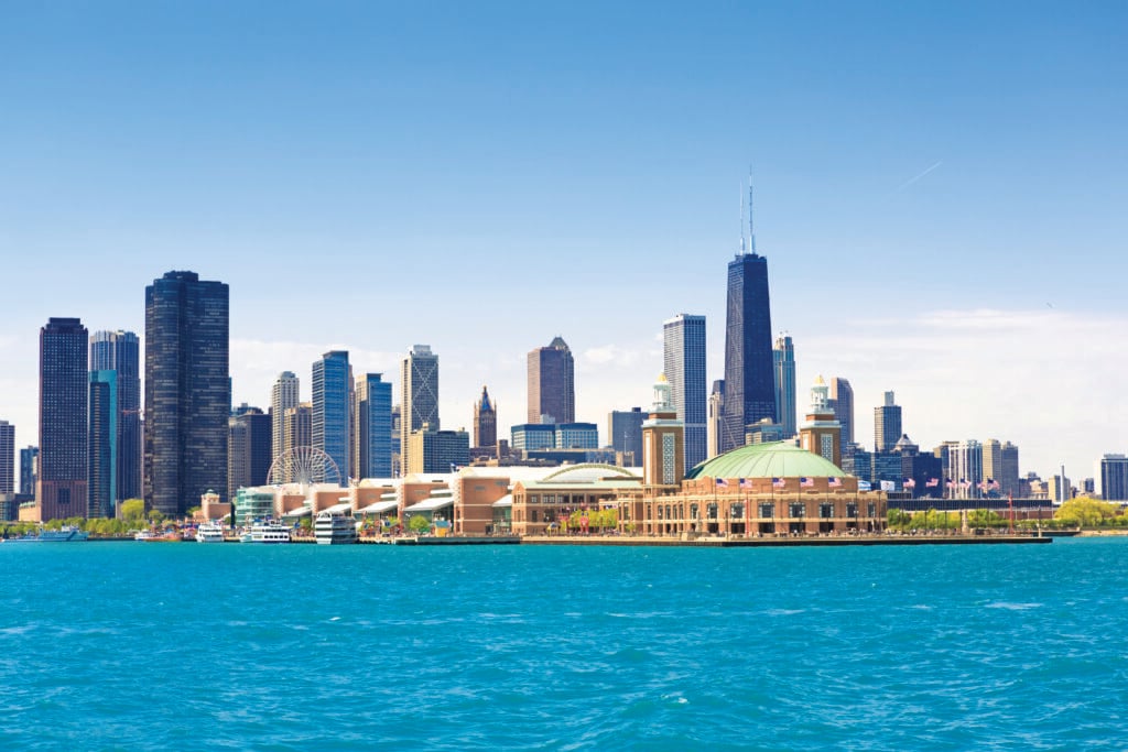 blick auf den navy pier in chicago