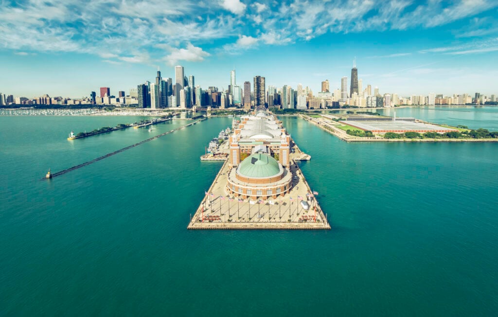 vista da linha costeira de chicago no lago michigan