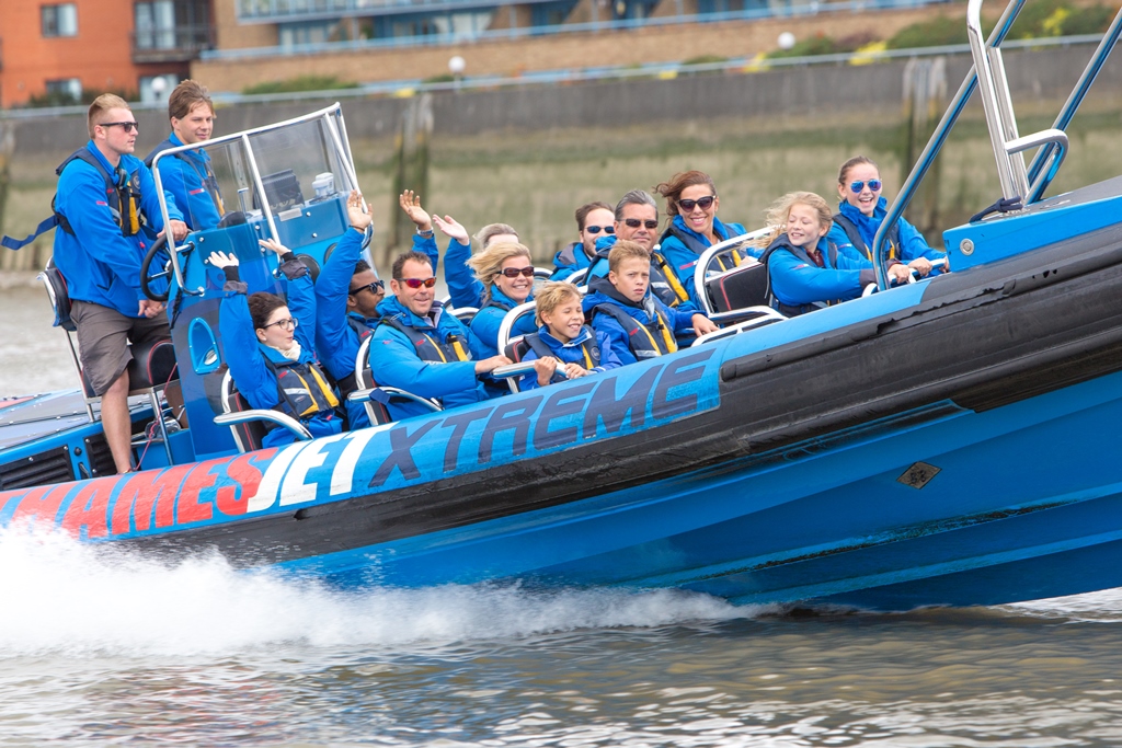 promenade en bateau rapide thamesjet a londres