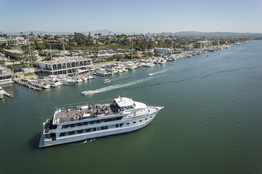 Du thuyền thành phố ở Newport Beach