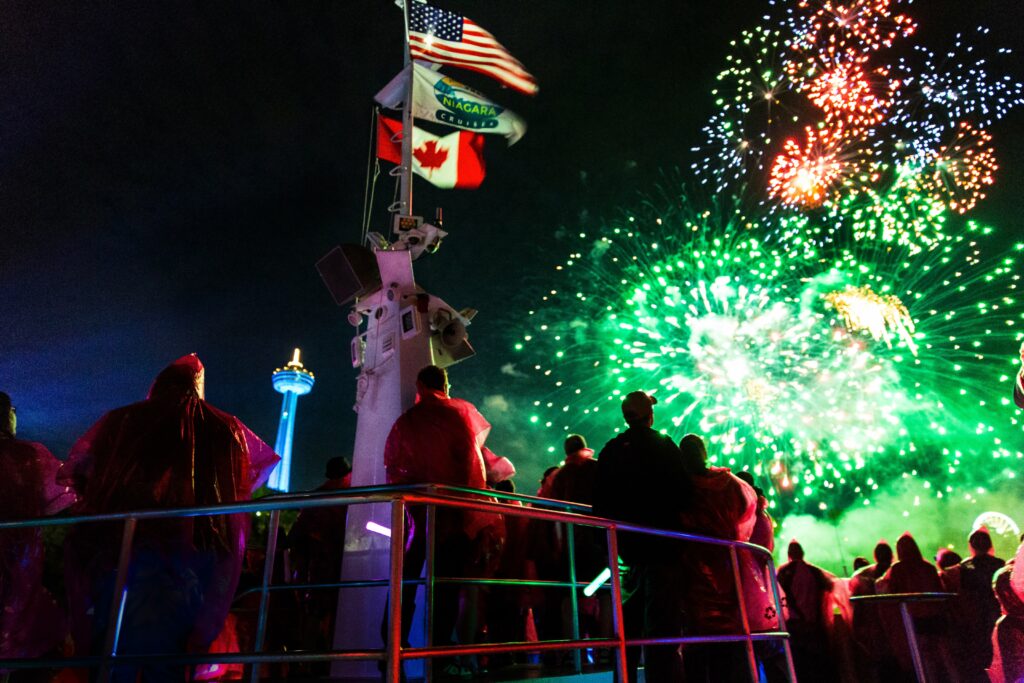 Fuegos artificiales en las cataratas del Niágara