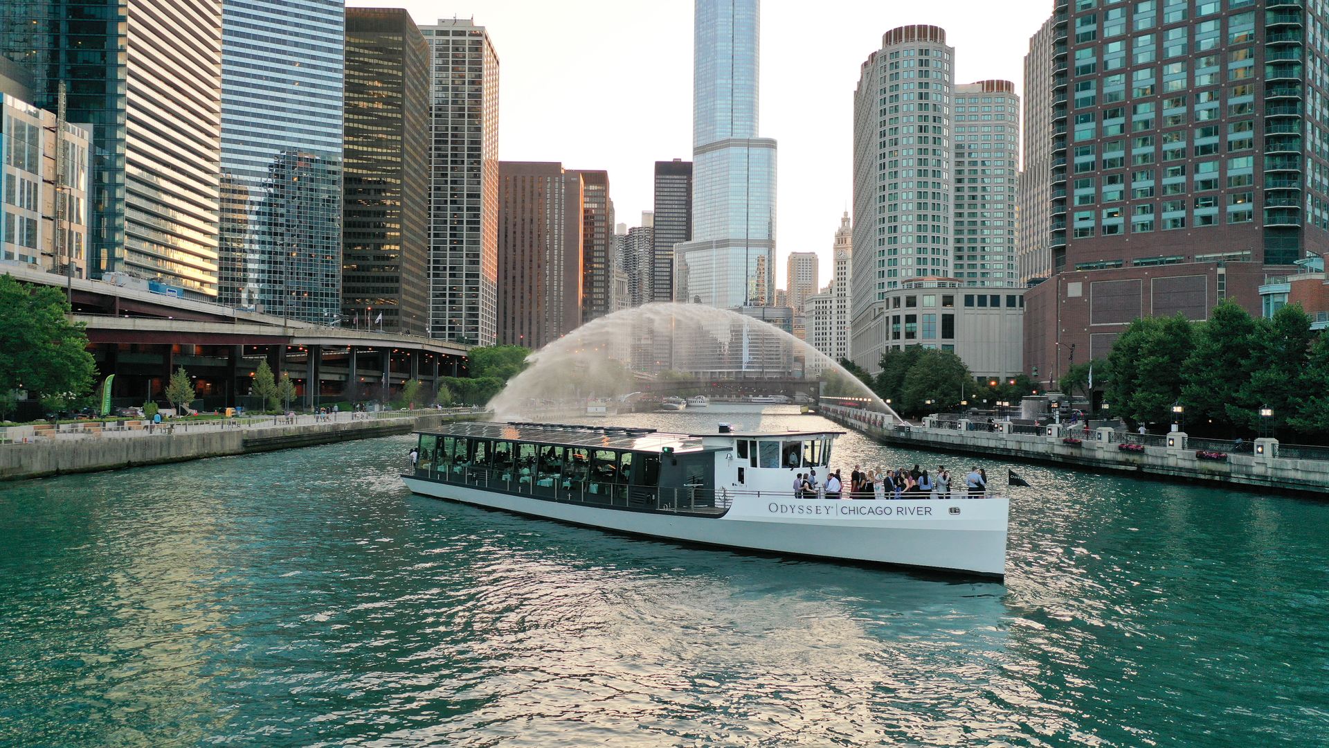 chicago boat tour with food