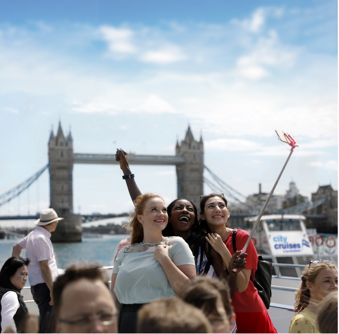 people enjoying city cruises tour