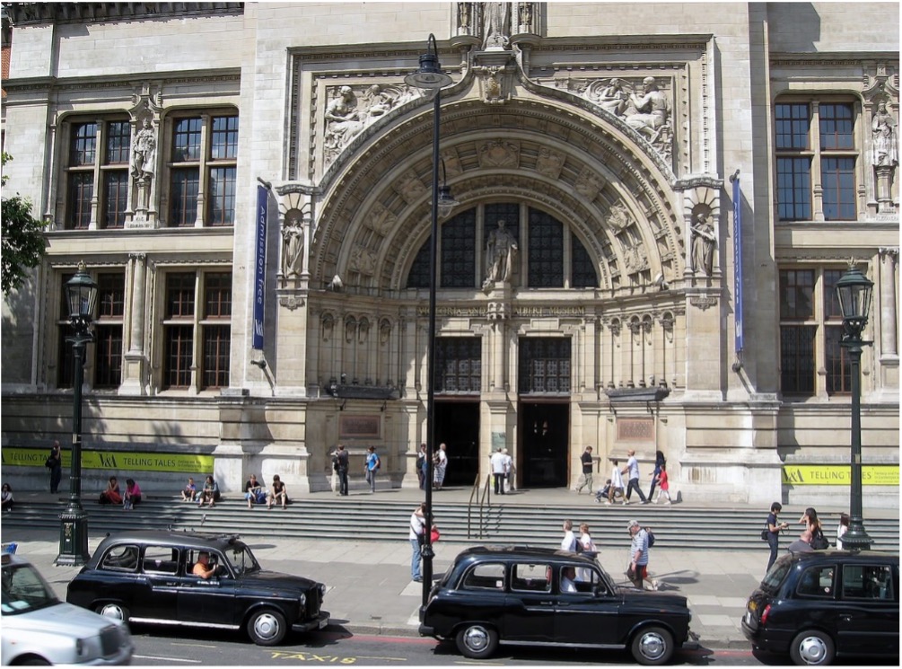 front steps of the victoria and albert museum