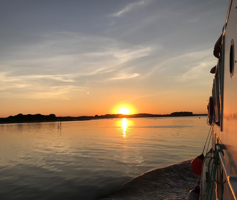 puerto de poole al atardecer