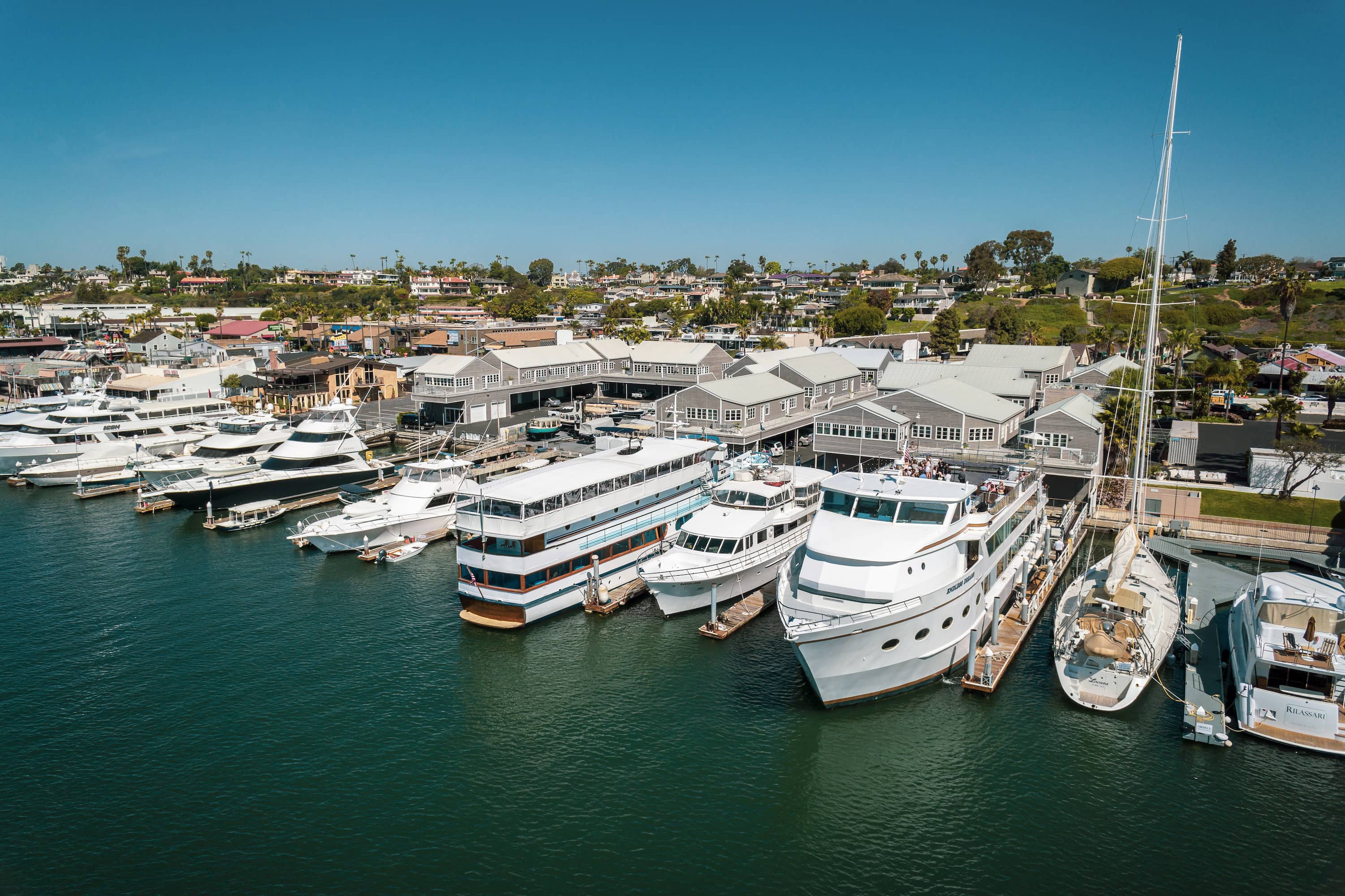 location de bateaux sur la plage de Newport