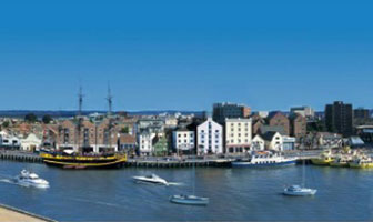 vista arial del puerto con barcos en quay poole