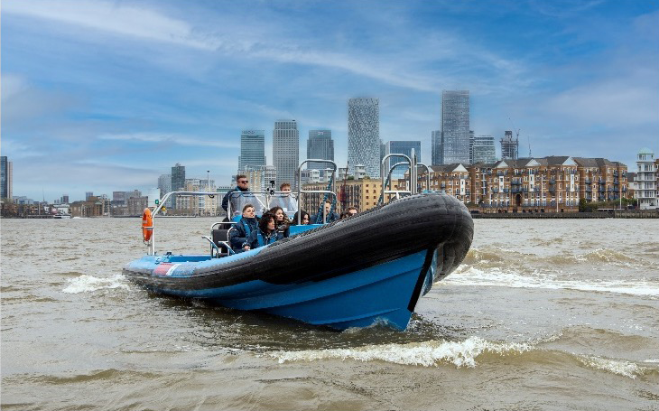 thamesjet speeding through thames river