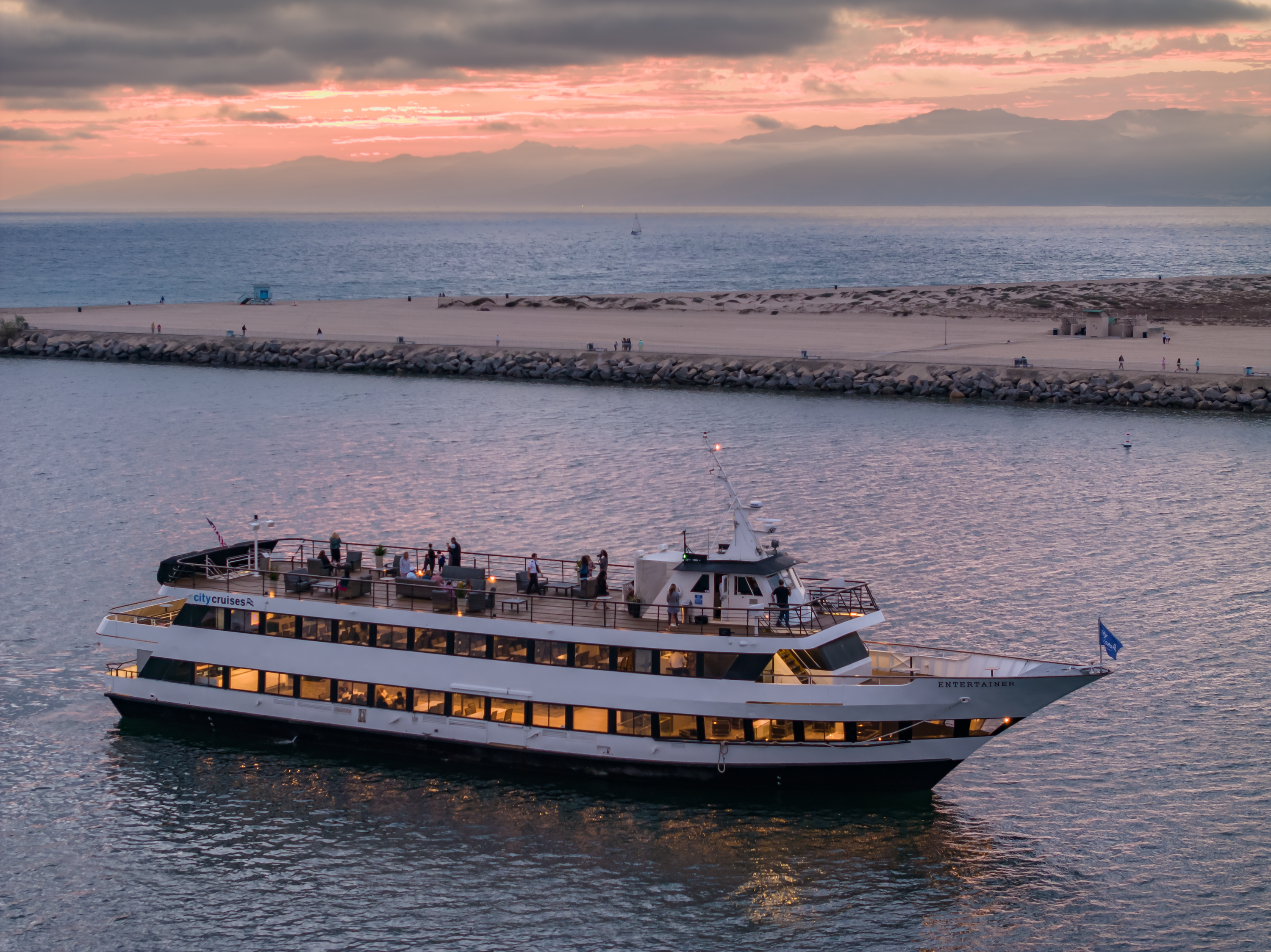 City Cruises vessel in Los Angeles