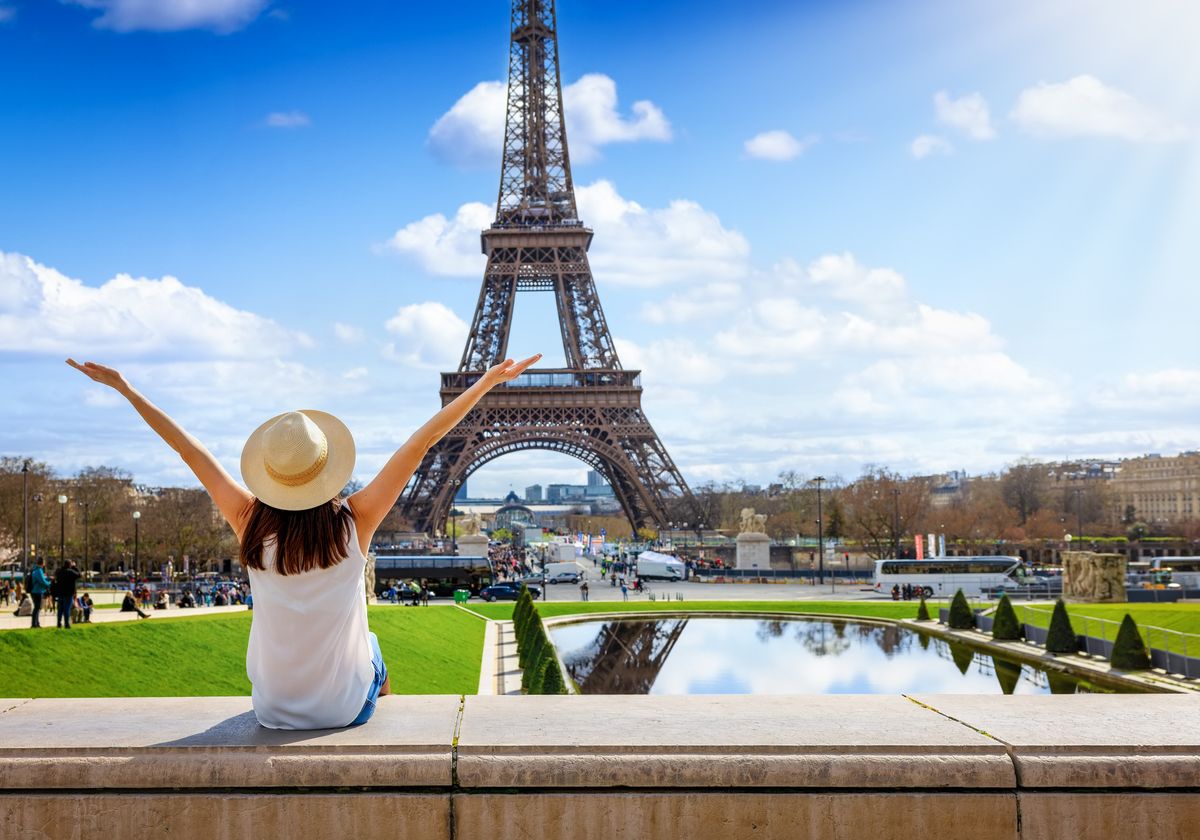 Skip-the-Line Eiffel Tower and Trocadero Gardens Tour | Devour Tours