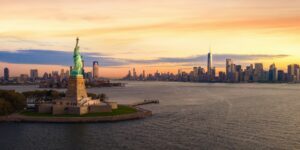 nyc statue skyline