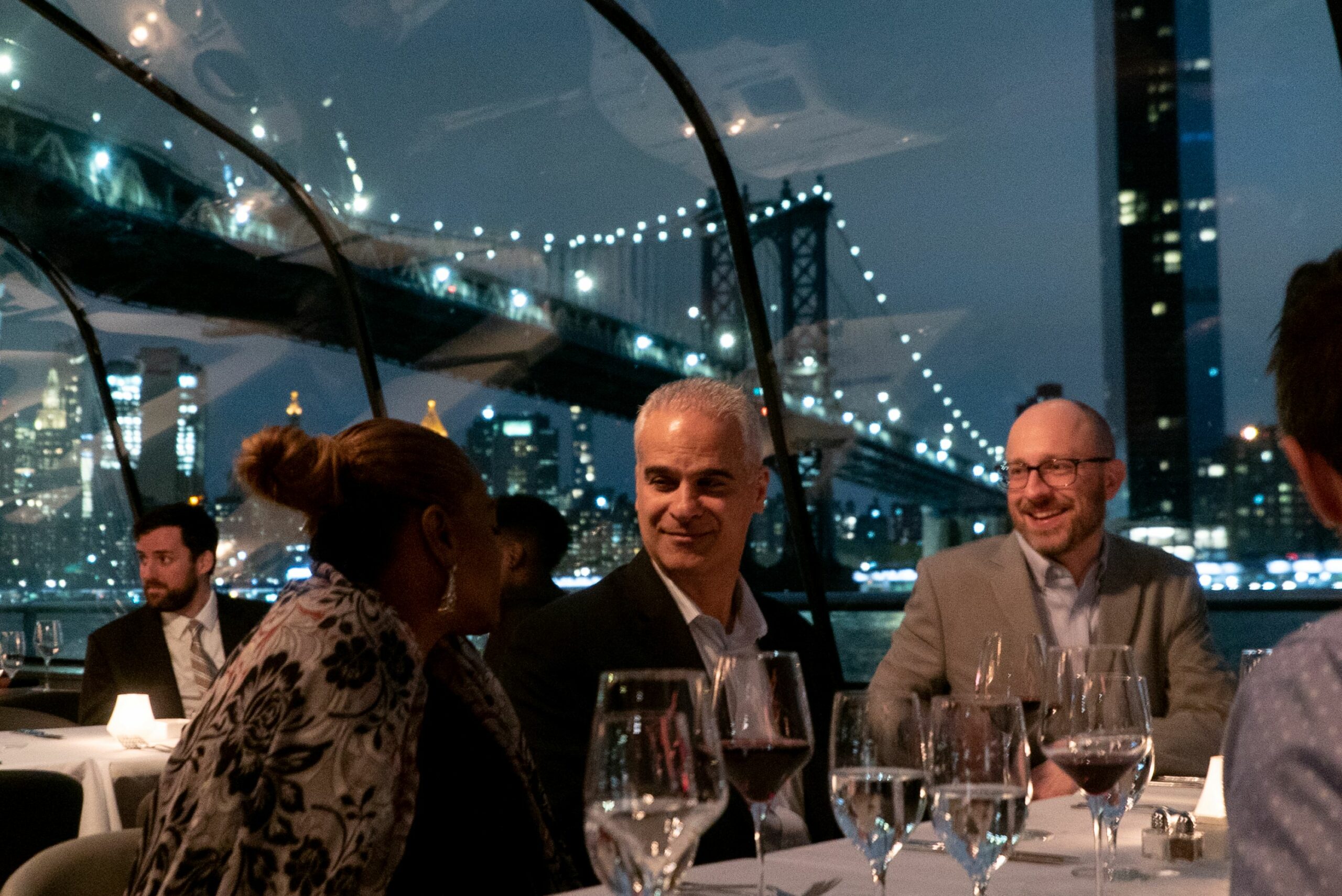 nyc bateaux with skyline