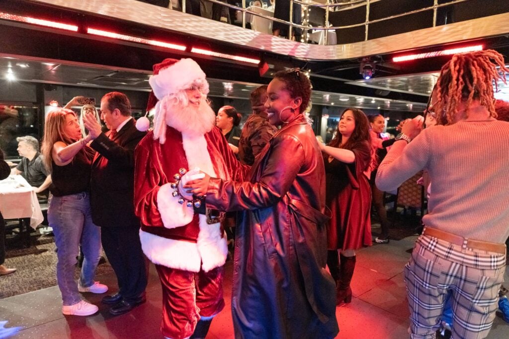 Santa dancing on City Cruises